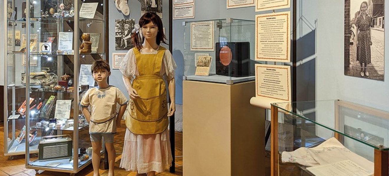 Blick in die Ausstellung "Menschen in der Wallstraße Aurich" Ausst.: Menschen in der Wallstraße Aurich
