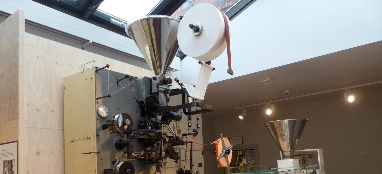 Teebeutelpackmaschine im Ostfriesischen Teemuseum